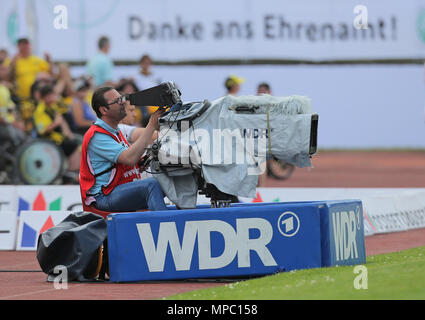 Bonn, Germany, May 21 2018, football Mittelrhein Cup Final, Viktoria Koeln vs Alemannia Aachen: WDR camera operator. Credit: Juergen Schwarz/Alamy Live News Stock Photo