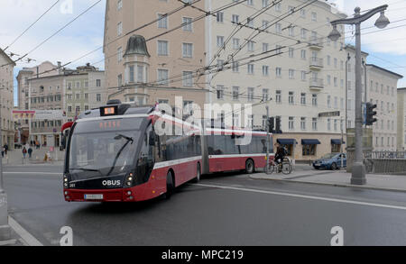 20 May 2018, Austria, Salzburg: The trolleybus number 361 of the Solaris Trollino type turns onto the state bridge. Photo: Stefan Puchner/dpa Stock Photo