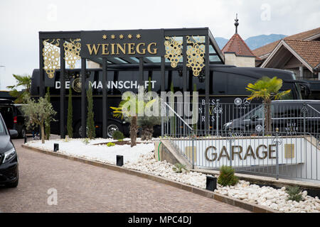 22 May 2018, Italy, Eppan: The team bus and further team vehicles are parked outside the team hotel 'Weinegg'. The German soccer national team will prepare for the World Cup 2018 in Russia at their training camp near Bozen from 23 May to 07 June 2018. Photo: Christian Charisius/dpa Stock Photo
