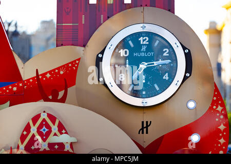 MOSCOW, RUSSIA - May 21, 2018: A clock with a countdown of days, hours and minutes to the start of the FIFA World Cup 2018 in Russia at the Manege Square near Kremlin. National Hotel on background. Credit: Andrey Yanevich/Alamy Live News Stock Photo