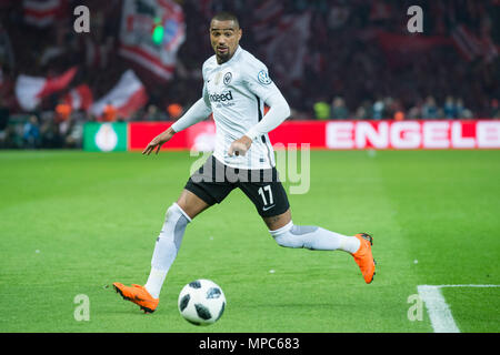 Berlin, Deutschland. 20th May, 2018. Kevin-Prince BOATENG (F) with Ball, single action with ball, action, full figure, DFB Pokal Final, Bayern Munich (M) - Eintracht Frankfurt (F) 1: 3 in the Olympic Stadium in Berlin on 19.05.2018. | usage worldwide Credit: dpa/Alamy Live News Stock Photo