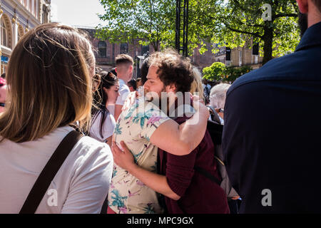 St Anne's Square, Manchester, UK. 22nd May, 2018. People in St. Anne's Square, Manchester commemorating the 1st anniversary of the Manchester Arena bombing. Credit: Ian Walker/Alamy Live News Stock Photo