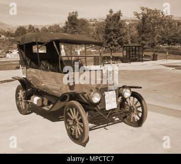 Salt Lake City, Utah, USA - October 8, 2016. Historical police car in front of the Utah State Capitol. Stock Photo