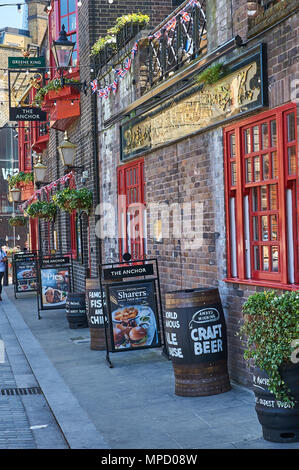 London Southwark and 'The Anchor' public house on the South Bank of the river. Stock Photo