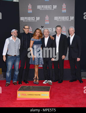 Roland Emmerich attends the hand and footprint ceremony for 20th Century Fox's 'Independence Day: Resurgence' at TCL Chinese Theatre on June 20, 2016 in Hollywood CA ohn Storey, Jeff Goldblum, Vivica A. Fox, director Roland Emmerich, actors Bill Pullman and Brent Spiner ohn Storey, Jeff Goldblum, Vivica A. Fox, director Roland Emmerich, actors Bill Pullman and Brent Spiner   Event in Hollywood Life - California, Red Carpet Event, USA, Film Industry, Celebrities, Photography, Bestof, Arts Culture and Entertainment, Topix Celebrities fashion, Best of, Hollywood Life, Event in Hollywood Life - Ca Stock Photo