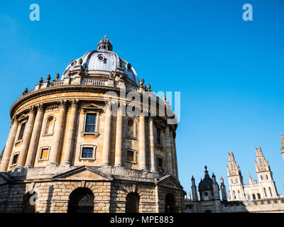 Radcliffe Camera Reference Library, with All Souls College in the Background, University of Oxford, Radcliffe Square, Oxford, Oxfordshire, England. Stock Photo