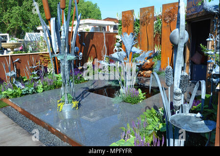 Decorative garden ornaments (created by sculptor Ian Gill) on display at the 2018 RHS Chelsea Flower Show Opening Day, London, UK.  Held since 1913, the five day event is the most prestigious flower and garden show in the United Kingdom, and perhaps in the world, and attracts around 168,000 visitors each year.  There are ten show gardens and 17 other themed gardens on display at this year’s show as well as over 100 plant displays in the Great Pavilion. New plants are often launched at the show and the popularity of older varieties revived, it is, in effect, the garden design equivalent of a ca