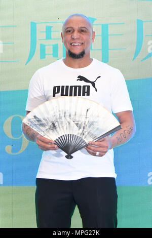 Shanghai, Shanghai, China. 19th May, 2018. Shanghai, CHINA-19th May 2018: RFormer Brazilian footballer oberto Carlos attends a charity activity in Shanghai, May 19th, 2018. Roberto Carlos da Silva Rocha, more commonly known simply as Roberto Carlos, is a Brazilian retired professional footballer. He started his career in Brazil as a forward but spent most of his career as a left-back and has been described as the ''most offensive-minded left-back in the history of the game' Credit: SIPA Asia/ZUMA Wire/Alamy Live News Stock Photo