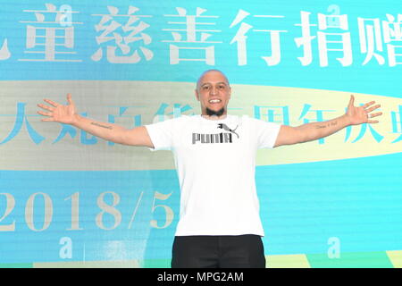 Shanghai, Shanghai, China. 19th May, 2018. Shanghai, CHINA-19th May 2018: RFormer Brazilian footballer oberto Carlos attends a charity activity in Shanghai, May 19th, 2018. Roberto Carlos da Silva Rocha, more commonly known simply as Roberto Carlos, is a Brazilian retired professional footballer. He started his career in Brazil as a forward but spent most of his career as a left-back and has been described as the ''most offensive-minded left-back in the history of the game' Credit: SIPA Asia/ZUMA Wire/Alamy Live News Stock Photo