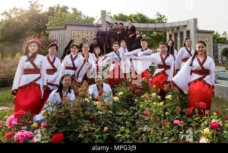 Taiyuan, Taiyuan, China. 23rd May, 2018. Taiyuan, CHINA-18th May 2018: Students wearing traditional Chinese clothes hanfu pose for a graduation photo in Taiyuan, north China's Shanxi Province. Credit: SIPA Asia/ZUMA Wire/Alamy Live News Stock Photo