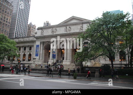 22 May 2018, US, New York: Exterior view of the New York Public Library. American writer Tom Wolfe, who penned the iconic bestseller 'The Bonfire of the Vanities', passed away on 14 May 2018 at age 88. The Public Library is now honouring Wolfe with a small exhibition. Photo: Christina Horsten/dpa Stock Photo