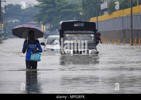 Colombo, Sri Lanka. 23rd May, 2018. Vehicles are seen in flood water in suburban areas of Colombo, Sri Lanka, on May 23, 2018. The death toll from high winds and rains which lashed out across Sri Lanka since Saturday reached eight on Tuesday while over 38,000 people were affected, the Disaster Management Center said in its latest update. Credit: Gayan Sameera/Xinhua/Alamy Live News Stock Photo