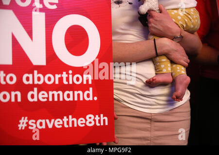 Dublin, Ireland. 23rd May 2018. With only one day to polling day for the Abortion Referendum in Dublin, Ireland, Yes and No voters were out in strength. Credit: RollingNews.ie/Alamy Live News Stock Photo