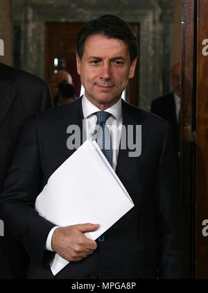 Roma, Italy. 23rd May, 2018. Giuseppe Conte attends a press conference after meeting with Italian President Sergio Mattarella in Rome, Italy, on May 23, 2018. Italian President Sergio Mattarella on Wednesday named law professor Giuseppe Conte as Italy's new prime minister, tasking him with a mandate to form a new government. Credit: Alberto Lingria/Xinhua/Alamy Live News Stock Photo
