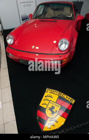 Porsche 911 classic car, armor, Oldtimer show, techno clasica / Essen | Porsche 911, Porsche Wappen, Oldtimer Messe, Techno Classica /Essen Stock Photo