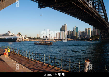 07.05.2018, Sydney, New South Wales, Australia - A view from Milsons Point at the Sydney Harbour Bridge and the city skyline of the business district. Stock Photo