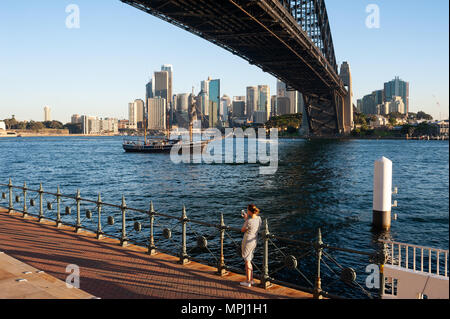 07.05.2018, Sydney, New South Wales, Australia - A view from Milsons Point at the Sydney Harbour Bridge and the city skyline of the business district. Stock Photo