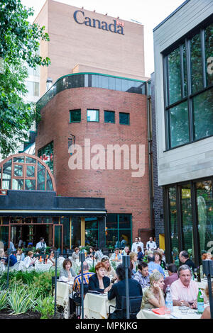 Montreal Canada,Quebec Province,Rue Jeanne Mance,Da Pizza a Nizza,restaurant restaurants food dining cafe cafes,al fresco sidewalk outside tables,nigh Stock Photo