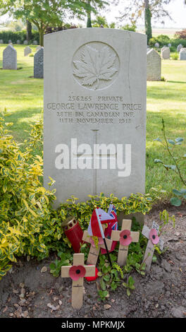 Grave of Private George Price, the last Canadian soldier to be killed in the First World War, St Symphorien Military Cemetery near Mons, Belgium Stock Photo