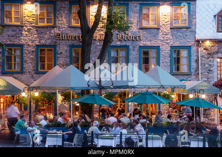 Quebec Canada,Grande Allee,Auberge Louis Hebert,restaurant restaurants food dining cafe cafes,al fresco sidewalk outside tables,eating,tables,night ev Stock Photo