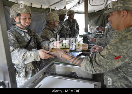 Soldiers with the U.S. Army Reserve s 1002nd Quartermaster Company