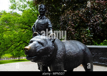 Statue of Wojtek the Soldier Bear in Princes Street Gardens, Edinburgh, Scotland, UK Stock Photo