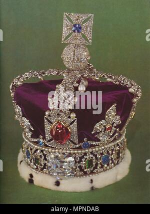 Close-up of a crown, Imperial State Crown, Tower of London, London ...