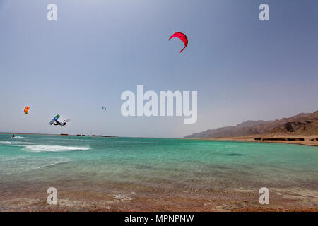 Kite surfing at the Blue Lagoon (Dahab), Sinai, Egypt Stock Photo