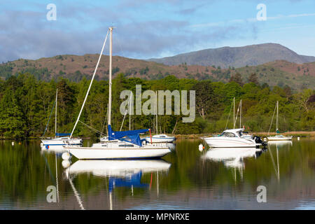 Boats on Lake Windermere in the Lake District in Cumbria Stock Photo