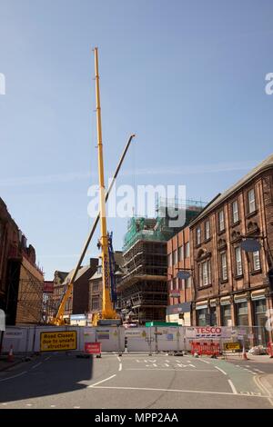 Central Plaza Hotel, Victoria Viaduct, Carlisle, Cumbria, UK. 23rd, May, 2018. Cranes removing seven tonnes of masonry at risk of falling from the Central Plaza Hotel on the main road Victoria Viaduct into the city centre of Carlisle. It has been closed for almost three weeks over concerns about the safety of the derelict building. They are seeking the seeking the de-listing of the grade-II building to make it more attractive to developers. Credit: Andrew Findlay/Alamy Live News Stock Photo