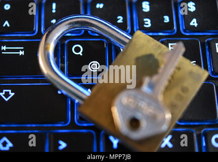 FILED - ILLUSTRATION - 16 April 2018, Germany, Sieversdorf: A lock lies on a computer keyboard (Staged photograph on the topic of data protection). Photo: Patrick Pleul/dpa-Zentralbild/dpa Stock Photo