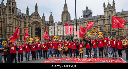 London, UK. 24 May, 2018. Protesters demonstrating outside Parliament during The Unite union’s national day of action against the Governments all-in-one benefit, Universal Credit. David Rowe/Alamy Live News Stock Photo