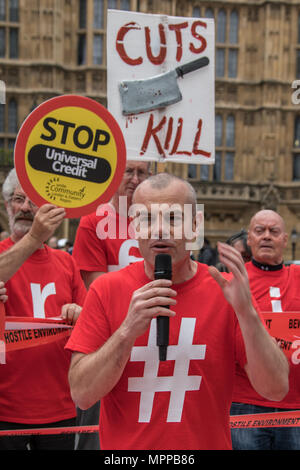 London, UK. 24 May, 2018. Protesters demonstrating outside Parliament during The Unite union’s national day of action against the Governments all-in-one benefit, Universal Credit. David Rowe/Alamy Live News Stock Photo