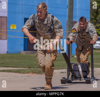 Army Rangers participate in the Urban Assault Course at Fort Benning ...