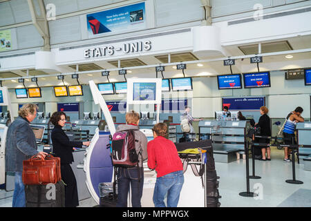 Toronto Canada,Lester B. Pearson International Airport,YYZ,aviation,terminal,Delta Airlines ticket counter,self service check in kiosk,passenger passe Stock Photo