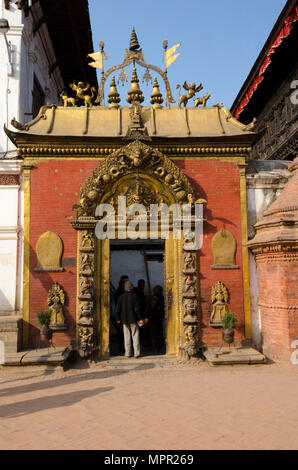 Temple gate in Durbar Square, Bhaktapur, Kathmandu, Nepal Stock Photo