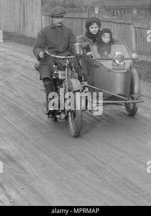 Bill Brunell riding a Clyno motorcycle and sidecar, c1920. Artist: Bill Brunell. Stock Photo