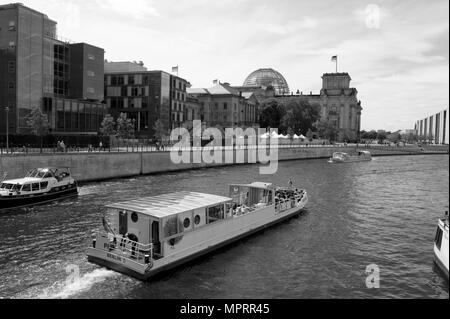 Berlin,  GERMANY,  General view GV, over River Spree, and the Reichstag, from the 'George C. Marshall Bridge', road bridge, Tuesday,  16/06/2009, © Peter SPURRIER Stock Photo