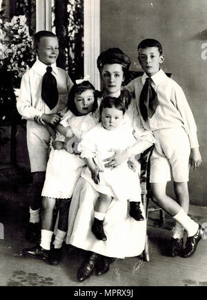 Elena Ivanovna Nabokova with children Sergei, Olga, Elena and Vladimir.