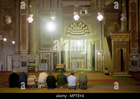 Aegypten, Kairo, Männer beim Gebet in der Ar Rifai Moschee Stock Photo