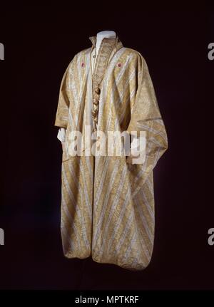 Old Robe Flag White background with worn Saudi Arabia flag Stock Photo - Alamy