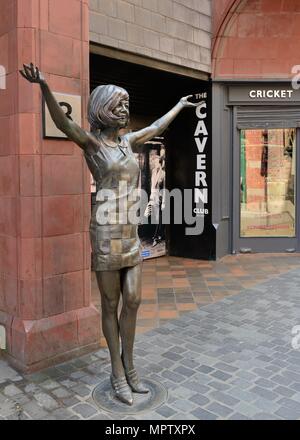 A bronze statue of Cilla Black at the entrance to the Cavern Club, Liverpool, UK, where she performed at the beginning of her singing career Stock Photo