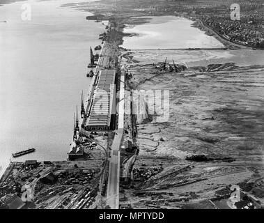 Reclamation of the Western Docks between Royal Pier and Millbrook, Southampton, Hampshire, 1933. Artist: Aerofilms. Stock Photo