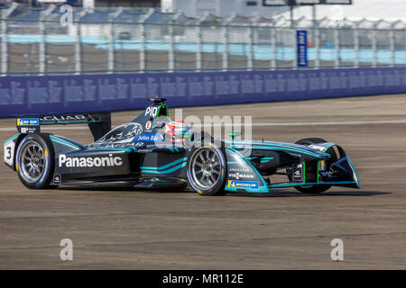 Berlin, Deutschland. 19th May, 2018. Berlin, Germany May 19, 2018: FIA - ePrix Berlin - Training - 2018 Nelson Piquet jr. (Jaguar Racing), cut out, single image | usage worldwide Credit: dpa/Alamy Live News Stock Photo