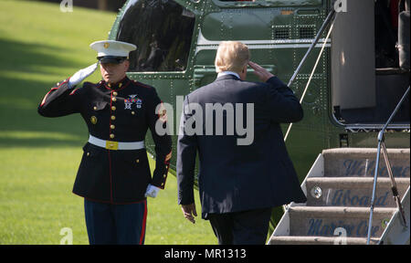 United States President Donald J. Trump departs The White House in Washington, DC to participate in the United States Naval Academy Graduation and Commissioning Ceremony in Annapolis MD, May 25, 2018. Credit: Chris Kleponis / CNP | usage worldwide Stock Photo