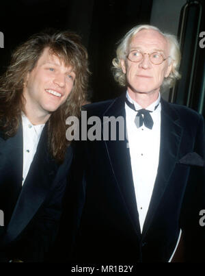 BEVERLY HILLS, CA - MARCH 7: (L-R) Singer Jon Bon Jovi and actor Richard Harris attend the 19th Annual American Film Institute (AFI) Lifetime Achievement Award Salute to Kirk Douglas on March 7, 1991 at Beverly Hilton Hotel in Beverly Hills, California. Photo by Barry KIng/Alamy Stock Photo Stock Photo