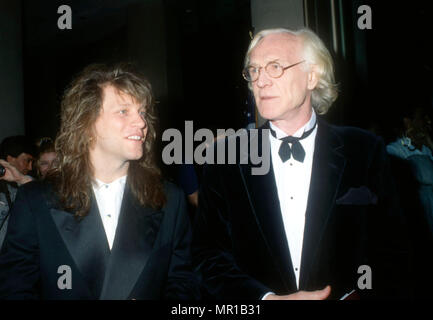 BEVERLY HILLS, CA - MARCH 7: (L-R) Singer Jon Bon Jovi and actor Richard Harris attend the 19th Annual American Film Institute (AFI) Lifetime Achievement Award Salute to Kirk Douglas on March 7, 1991 at Beverly Hilton Hotel in Beverly Hills, California. Photo by Barry KIng/Alamy Stock Photo Stock Photo