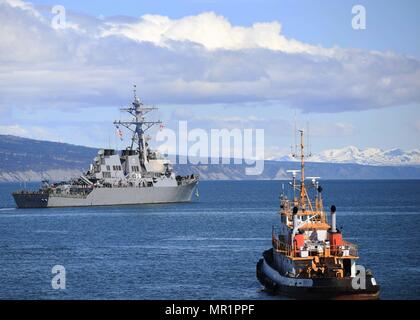 USS Hopper (DDG 70) is an Arleigh Burke-class guided missile destroyer of the United States Navy, commissioned in 1997 and named for computer scientist Rear Admiral Grace Hopper. The archival photograph documents the vessel preparing to moor in Homer, Alaska, on April 29, 2017, during a scheduled port visit associated with Northern Edge 2017, a joint training exercise conducted in the Joint Pacific Alaska Range Complex. Stock Photo