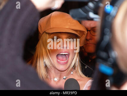 Britney Spears at the premiere of her movie 'Crossroads' at the Mann Chinese Theatre in Hollywood, Los Angeles.  Ca., Feb.11, 2002. 18 SpearsBritney01 Red Carpet Event, Vertical, USA, Film Industry, Celebrities,  Photography, Bestof, Arts Culture and Entertainment, Topix Celebrities fashion /  Vertical, Best of, Event in Hollywood Life - California,  Red Carpet and backstage, USA, Film Industry, Celebrities,  movie celebrities, TV celebrities, Music celebrities, Photography, Bestof, Arts Culture and Entertainment,  Topix, headshot, vertical, one person,, from the year , 2002, inquiry tsuni@Gam Stock Photo