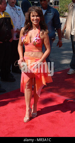 Paula Abdul arrives at the Teen Choice Awards 2002 held at the Universal Amphitheatre in Los Angeles, Ca., August 4, 2002.  AbdulPaula 05 Red Carpet Event, Vertical, USA, Film Industry, Celebrities,  Photography, Bestof, Arts Culture and Entertainment, Topix Celebrities fashion /  Vertical, Best of, Event in Hollywood Life - California,  Red Carpet and backstage, USA, Film Industry, Celebrities,  movie celebrities, TV celebrities, Music celebrities, Photography, Bestof, Arts Culture and Entertainment,  Topix, vertical, one person,, from the year , 2002, inquiry tsuni@Gamma-USA.com Fashion - Fu Stock Photo